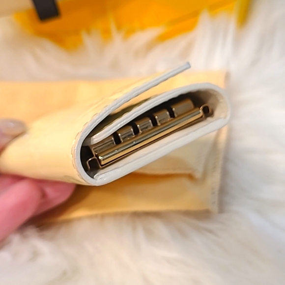 Louis Vuitton Key Holder - Picture 7 of 11